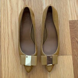 Tory Burch kitten heel pump in tan haircalf